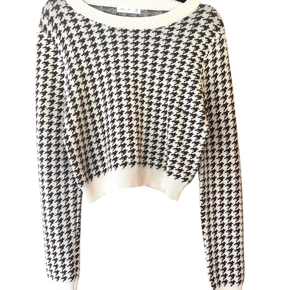 Active USA Sweaters - Houndstooth Brown and Cream Sweater from Active USA